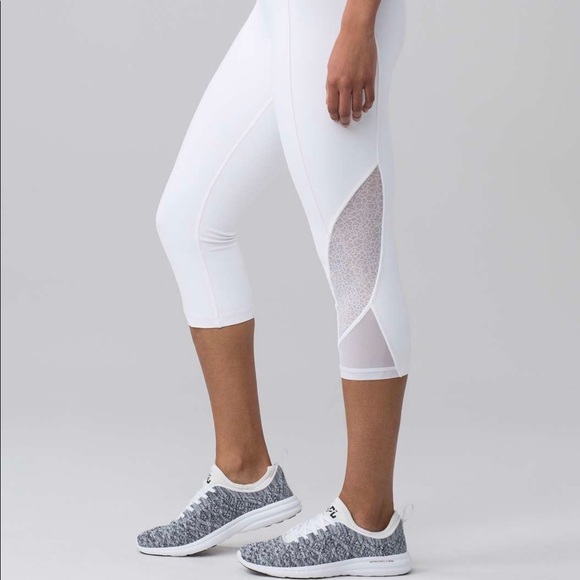 Lululemon twist and train crop 19in NWOT - Picture 2 of 12